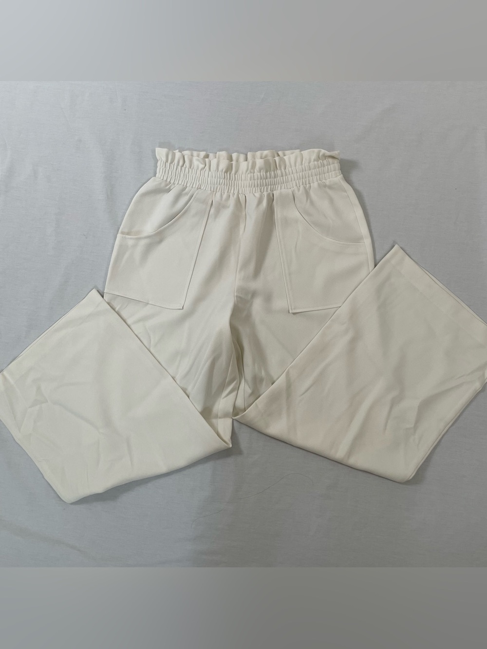 Versona wide leg white pull on pant medium elastic waist